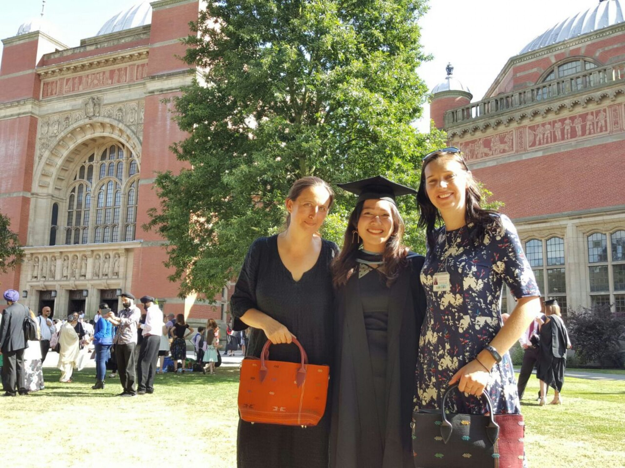 Sukacita di 10584 Km dari Bonapasogit bersama Batikta