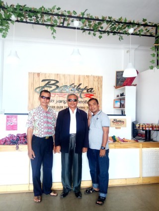 Tamue Batikta. Pusat oleh-oleh terbaik Danau Toba