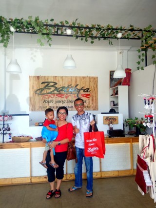 Tamue Batikta. Pusat oleh-oleh terbaik Danau Toba