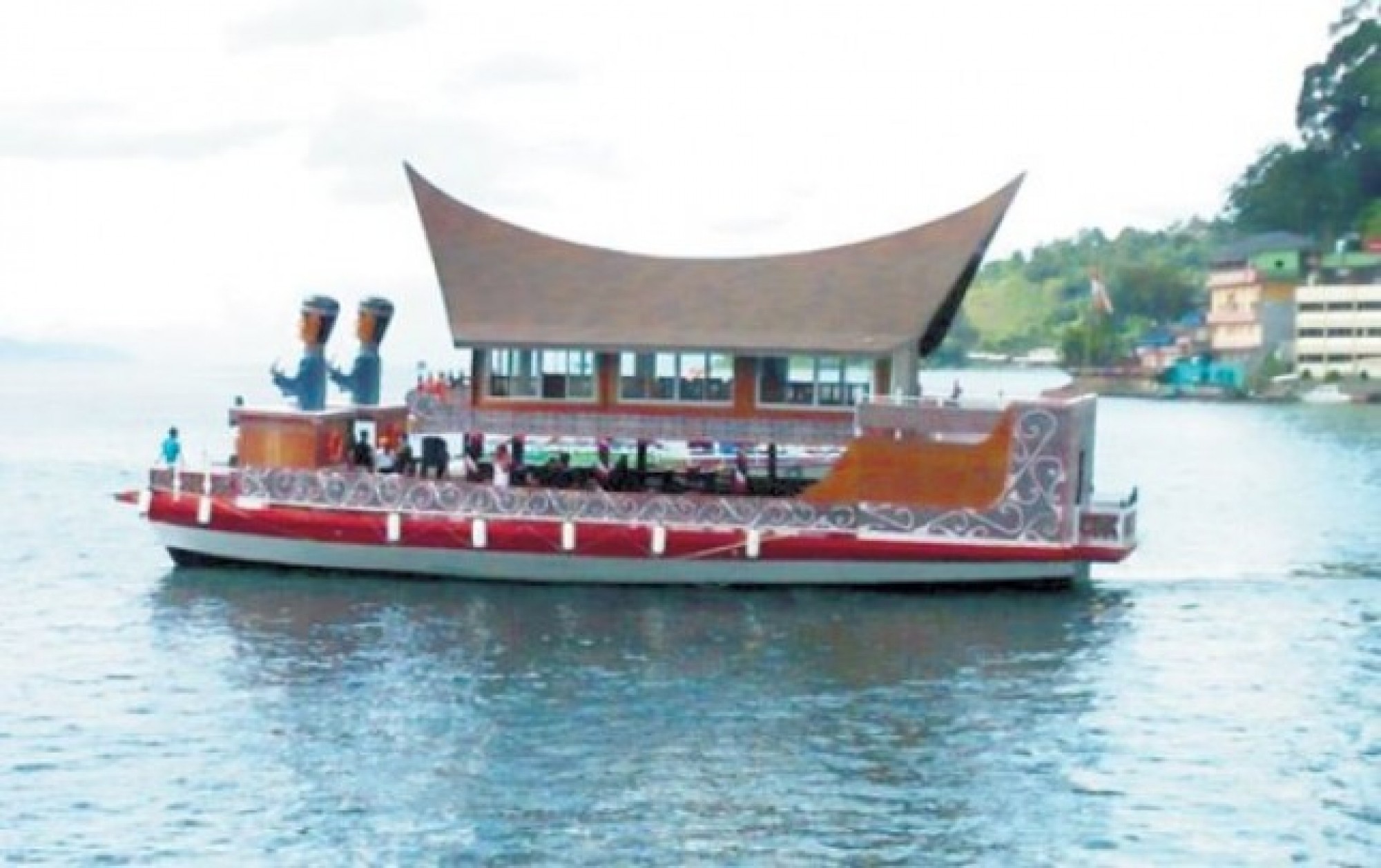 Makan Siang Keliling Danau Toba