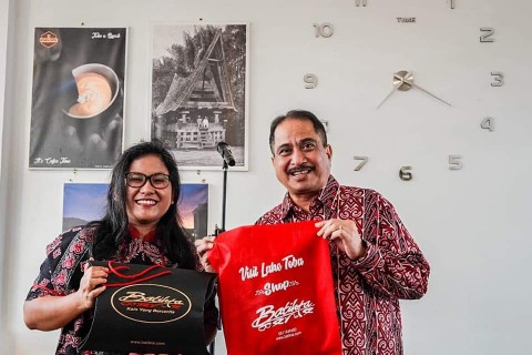 Menpar Arief Yahya Tercengang Lihat Keindahan Kreasi Batikta