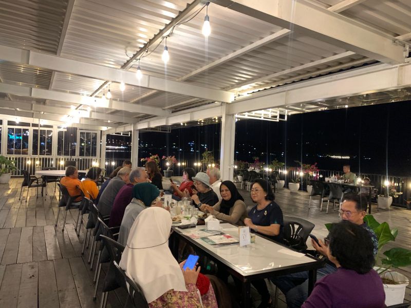  Makan Malam Di Purnama Hotel