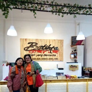 Tamue Batikta. Pusat oleh-oleh terbaik Danau Toba