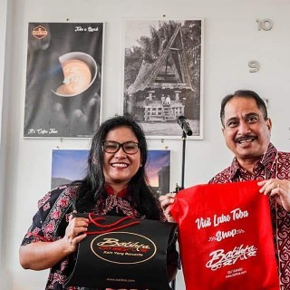 Menpar Arief Yahya Tercengang Lihat Keindahan Kreasi Batikta