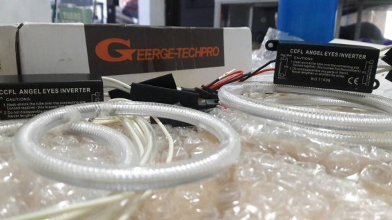 GEERGE ANGLE EYES HYUNDAI TRAJET