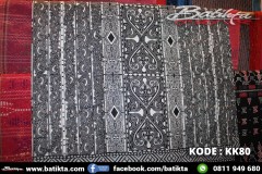 KK80  Kain Batik Motif Gorga Warna Putih Hitam